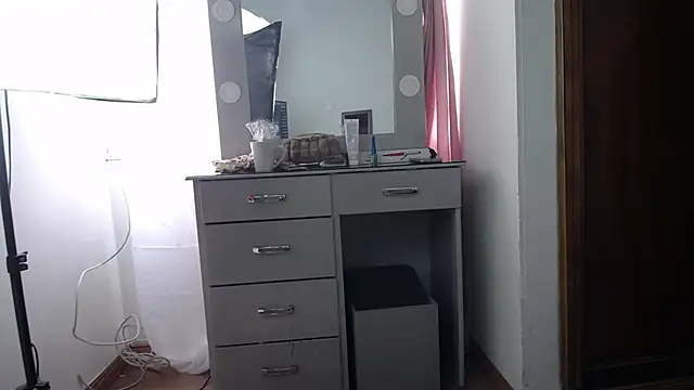 LiaTaylorr online show from September 18, 2025, 12:18 pm