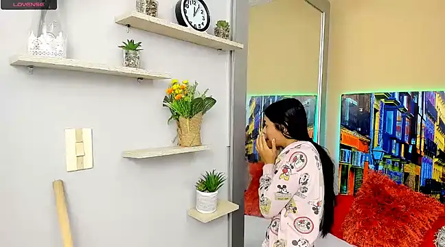 CristalLoren online show from February 6, 2025, 11:43 am