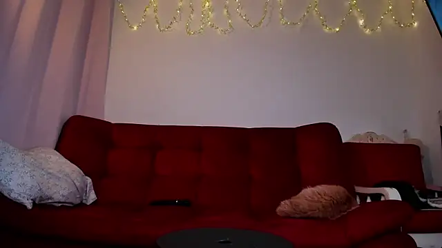 Snapshot of ohpetitemuse chatting on February 27, 2025, 7:04 pm ohpetitemuse online show from February 27, 2025, 7:04 pm