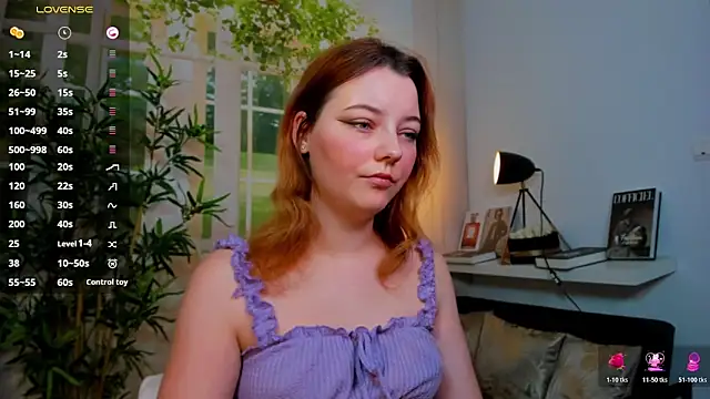 pretty little thing online show from November 25, 2025, 4:40 pm