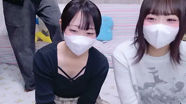 Mia--meow online show from November 1, 2025, 11:56 am