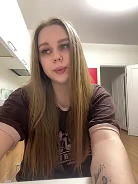 Marylallka5 online show from April 15, 2026, 7:10 pm