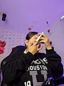 valery mora online show from February 22, 2025, 1:13 pm