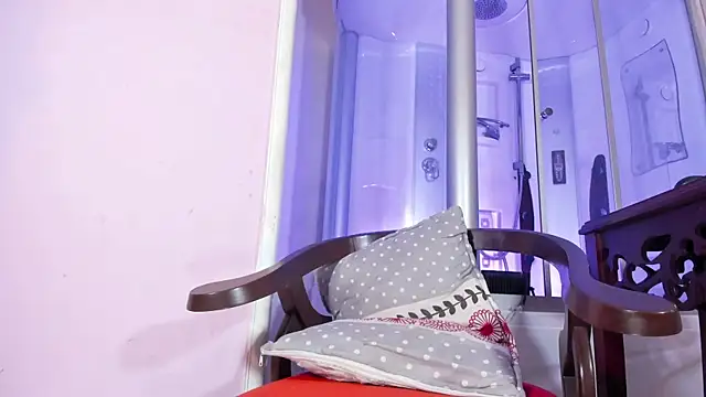 sexy-luna-star-ts online show from December 3, 2025, 6:28 pm