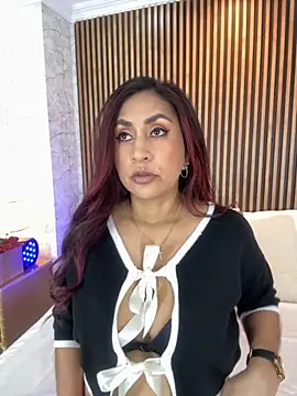 MonicaMoret online show from September 25, 2025, 12:20 pm