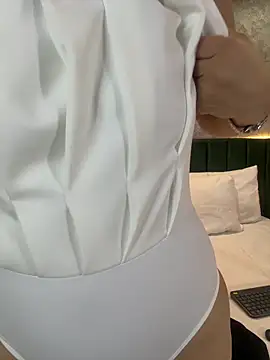 MonicaMoret online show from July 2, 2026, 12:44 pm