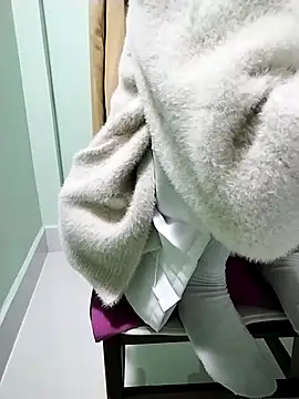 Luxcute286 online show from February 18, 2025, 2:06 pm