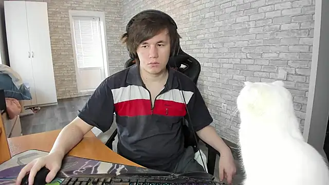 iliaskrislove online show from March 20, 2025, 11:16 am