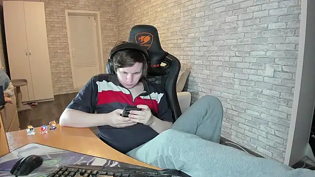 iliaskrislove online show from March 21, 2025, 3:35 pm