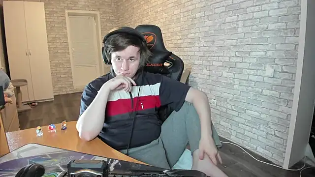 iliaskrislove online show from March 21, 2025, 6:40 pm