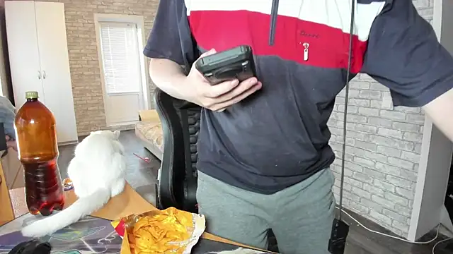 iliaskrislove online show from March 22, 2025, 1:52 pm