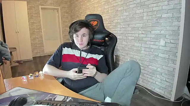 iliaskrislove online show from March 22, 2025, 8:04 pm