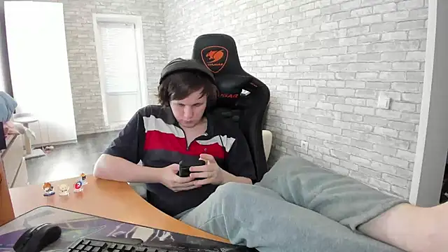 iliaskrislove online show from March 23, 2025, 5:21 am