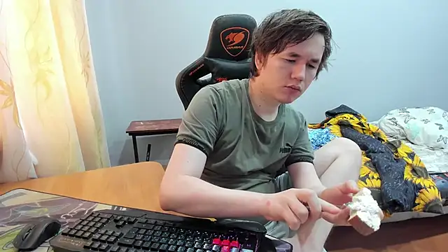 iliaskrislove online show from September 10, 2025, 11:21 am