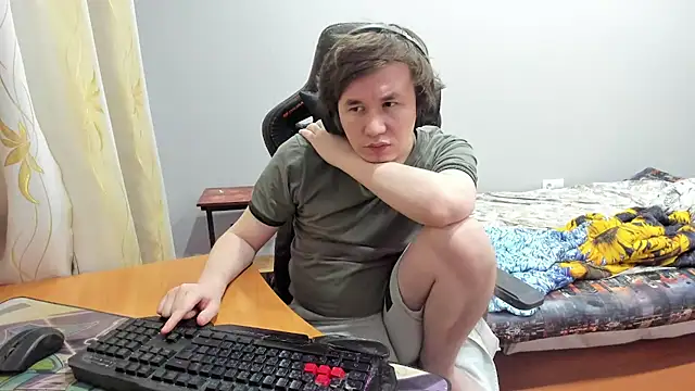 iliaskrislove online show from September 12, 2025, 12:44 am