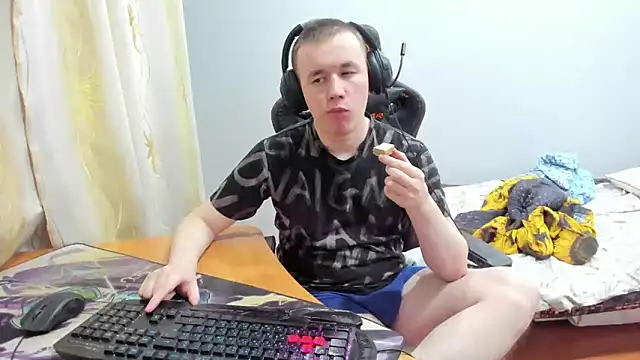 iliaskrislove online show from October 8, 2025, 9:34 pm