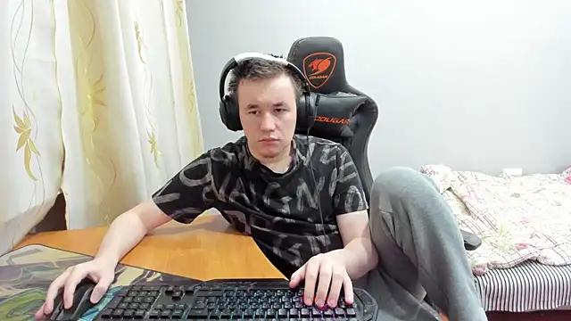 iliaskrislove online show from November 20, 2025, 1:06 am