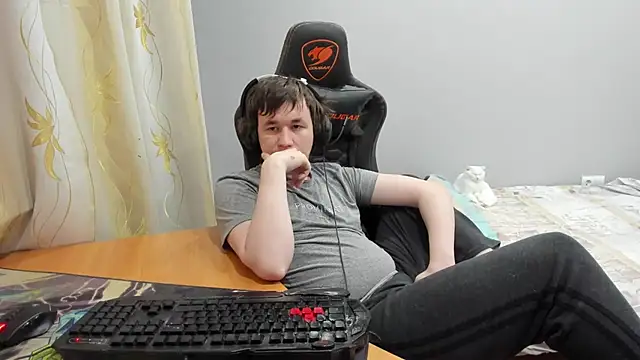 iliaskrislove online show from March 19, 2026, 4:22 pm