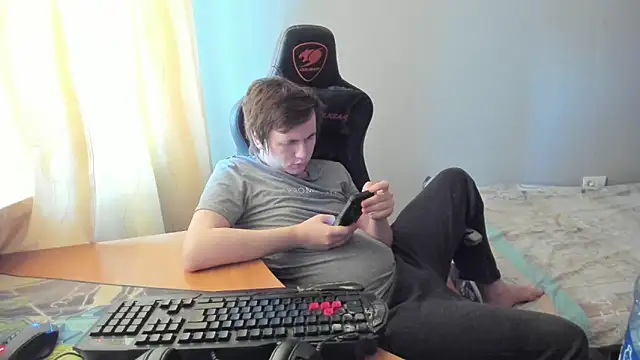 iliaskrislove online show from March 20, 2026, 4:28 am