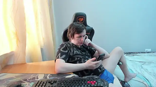 iliaskrislove online show from April 3, 2026, 8:34 am