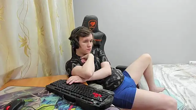 iliaskrislove online show from April 9, 2026, 6:24 pm