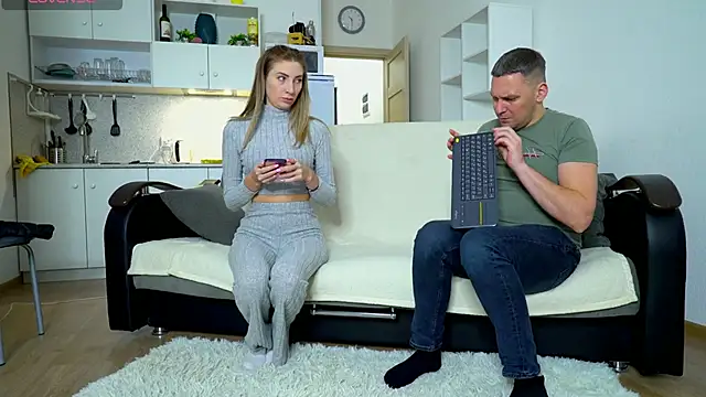 littlesweettifany online show from December 1, 2024, 4:40 pm