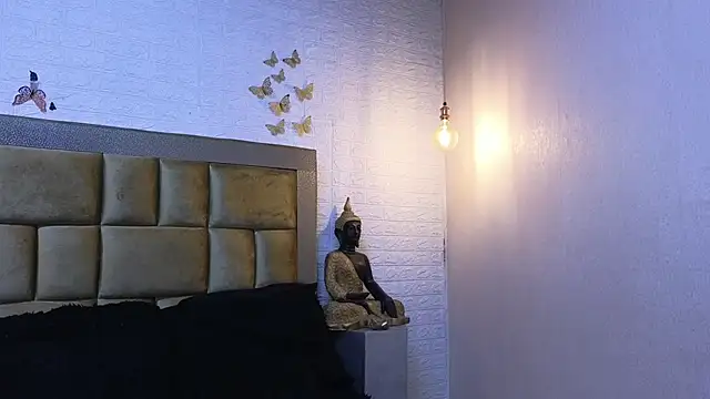 ximenawilliamss online show from December 18, 2025, 9:32 pm