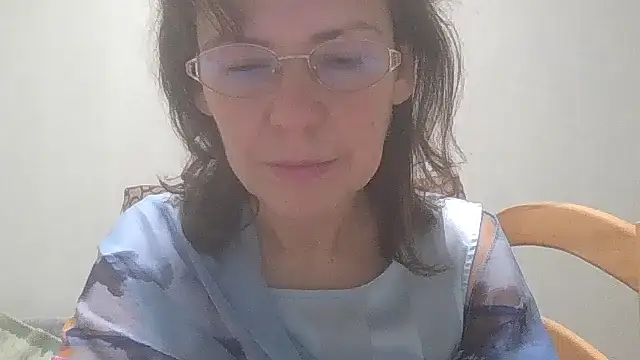 HollyJewel online show from December 10, 2024, 7:43 pm