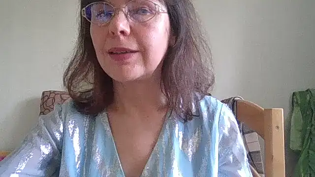 HollyJewel online show from April 15, 2026, 12:45 pm