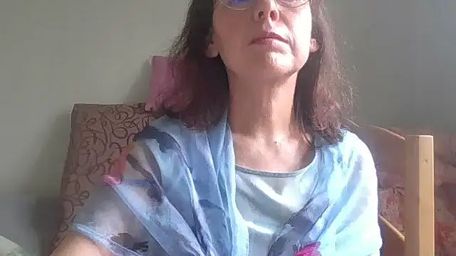 Snapshot of HollyJewel chatting on May 12, 2026, 9:28 am HollyJewel online show from May 12, 2026, 9:28 am