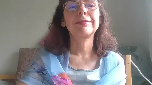 Snapshot of HollyJewel chatting on May 13, 2026, 9:28 am HollyJewel online show from May 13, 2026, 9:28 am