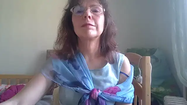 Snapshot of HollyJewel chatting on May 15, 2026, 2:57 pm HollyJewel online show from May 15, 2026, 2:57 pm