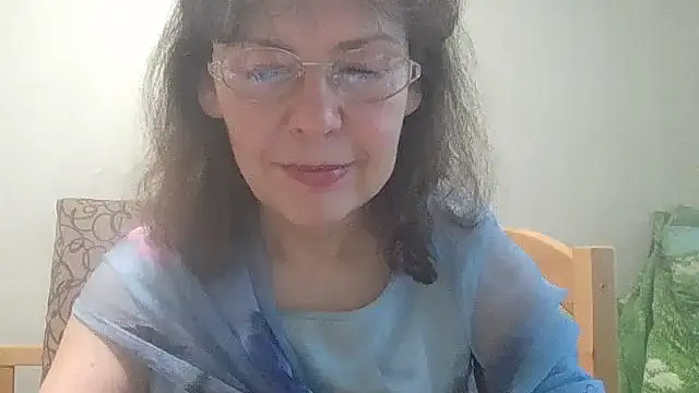 Snapshot of HollyJewel chatting on June 1, 2026, 3:47 pm HollyJewel online show from June 1, 2026, 3:47 pm