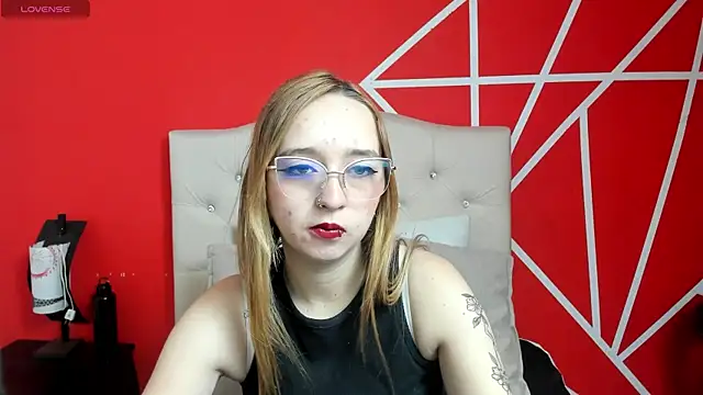 Liaroberts1 online show from January 23, 2025, 12:09 pm