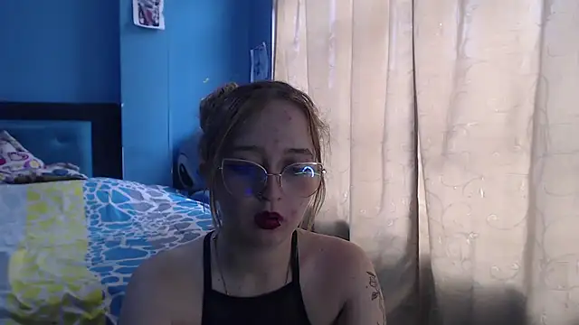 Liaroberts1 online show from January 28, 2025, 3:46 pm