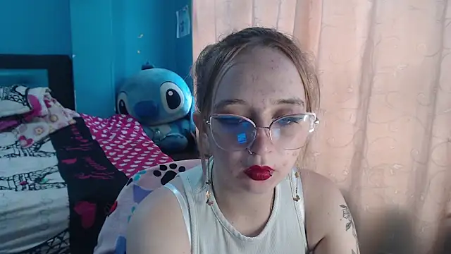 Liaroberts1 online show from February 10, 2025, 12:18 pm