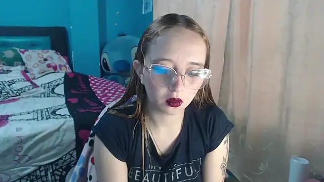 Liaroberts1 online show from February 12, 2025, 12:12 pm