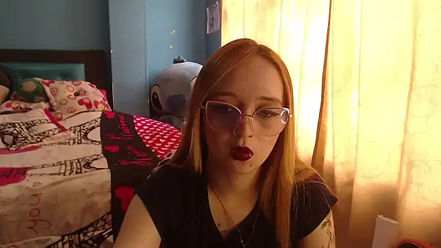 Liaroberts1 online show from February 12, 2025, 3:16 pm