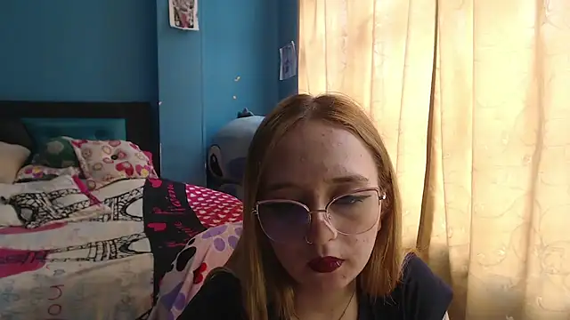 Liaroberts1 online show from February 12, 2025, 6:19 pm