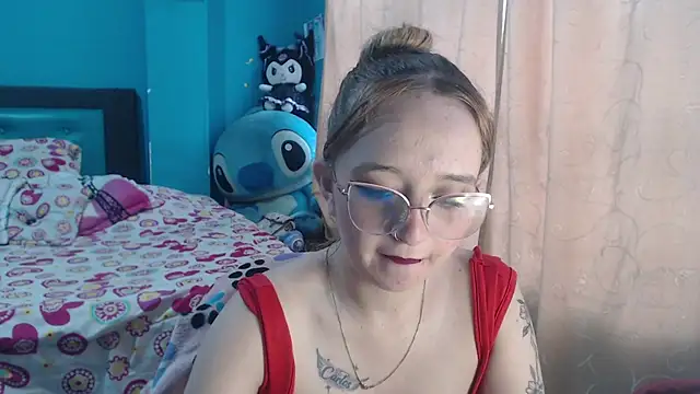 Liaroberts1 online show from February 26, 2025, 11:52 am