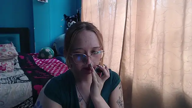 Liaroberts1 online show from March 18, 2025, 6:04 pm