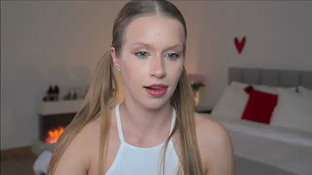 ella twinkl online show from March 20, 2026, 6:57 pm