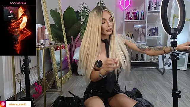 Snapshot of ArianaArianna chatting on November 5, 2025, 8:09 pm ArianaArianna online show from November 5, 2025, 8:09 pm