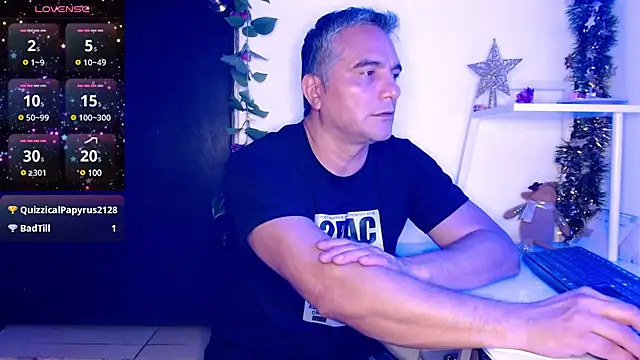 Snapshot of golden_punisher chatting on December 22, 2024, 8:38 am golden punisher online show from December 22, 2024, 8:38 am