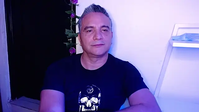 Snapshot of golden_punisher chatting on January 9, 2025, 5:34 am golden punisher online show from January 9, 2025, 5:34 am