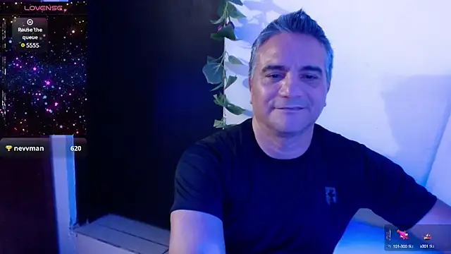 Snapshot of golden_punisher chatting on January 25, 2025, 8:42 am golden punisher online show from January 25, 2025, 8:42 am