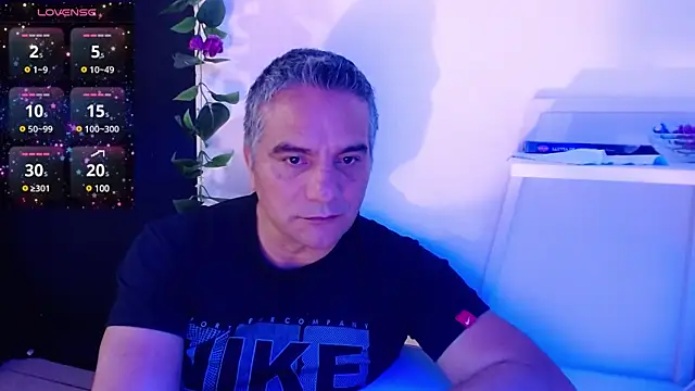 Snapshot of golden_punisher chatting on January 28, 2025, 5:00 am golden punisher online show from January 28, 2025, 5:00 am