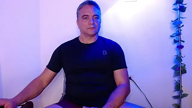 Snapshot of golden_punisher chatting on March 9, 2025, 4:05 am golden punisher online show from March 9, 2025, 4:05 am