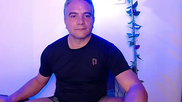 Snapshot of golden_punisher chatting on March 12, 2025, 4:19 am golden punisher online show from March 12, 2025, 4:19 am