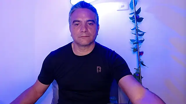 Snapshot of golden_punisher chatting on March 12, 2025, 7:24 am golden punisher online show from March 12, 2025, 7:24 am